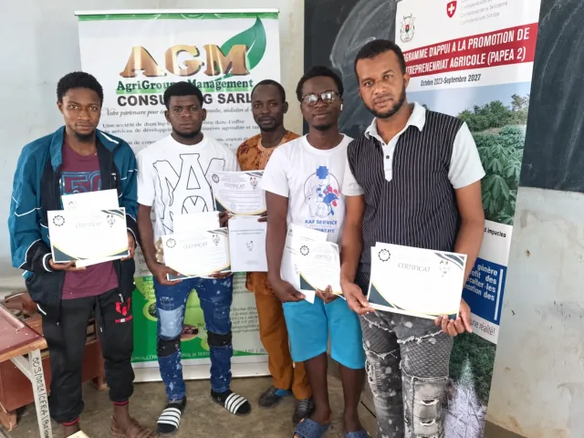 Apprenants lors d’une remise d’attestations au centre