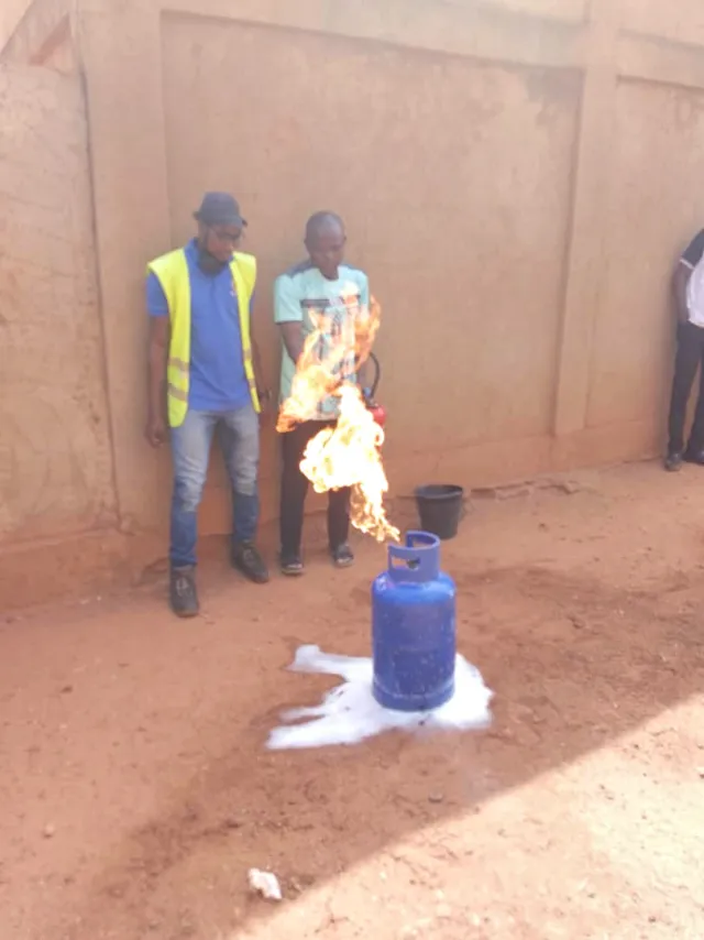 Les apprenants du entre de formation entreprenariat agricole CFEA en pleine formation en sécurité incendie et secourisme — photo 3
